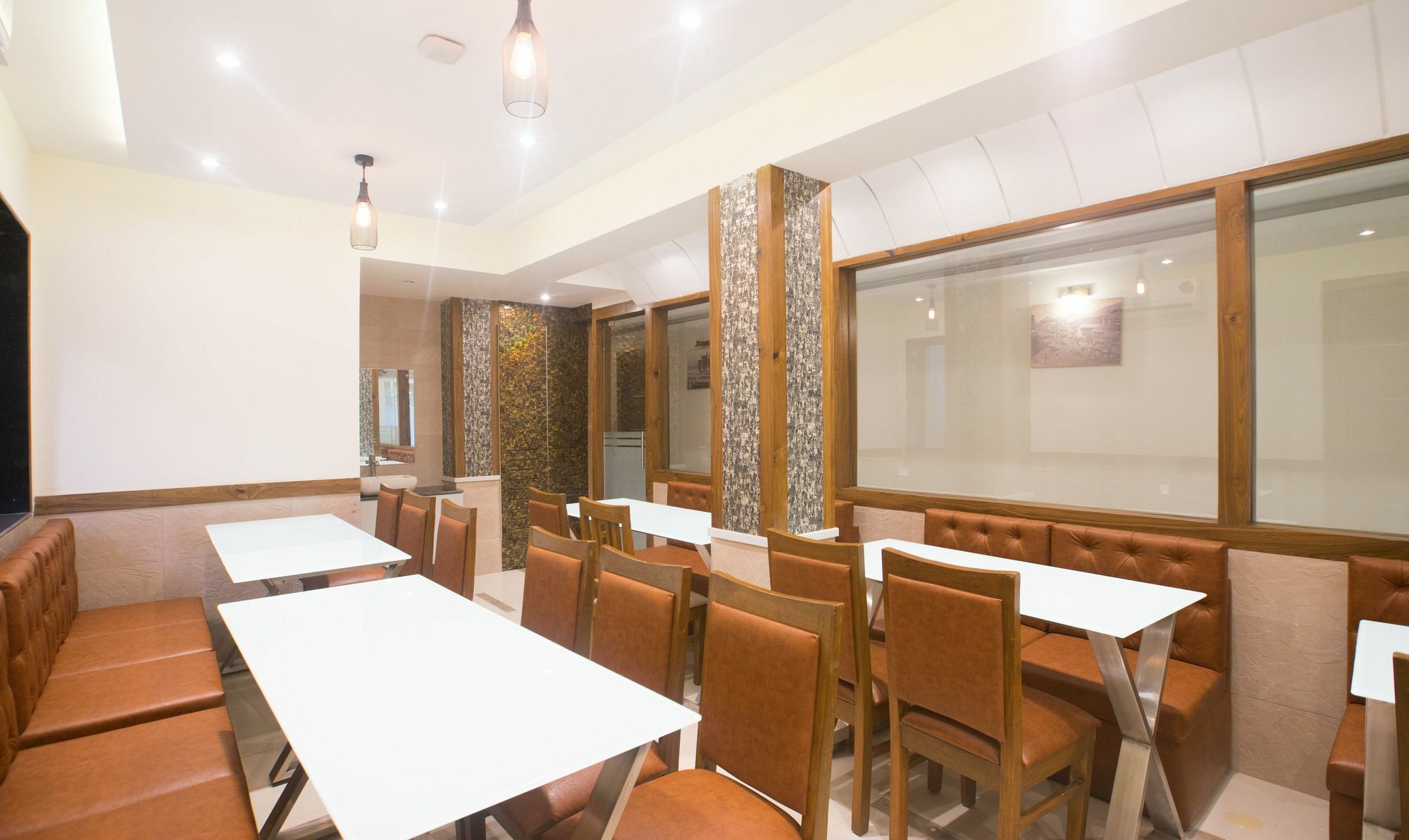Treebo Amber International Hotel Mumbai  Buitenkant foto