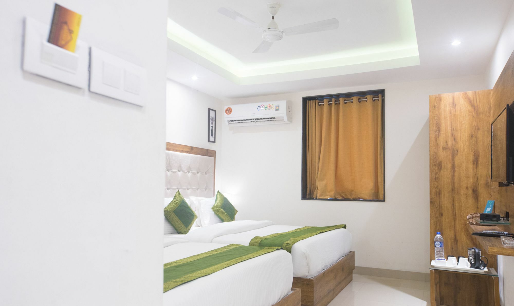 Treebo Amber International Hotel Mumbai  Buitenkant foto