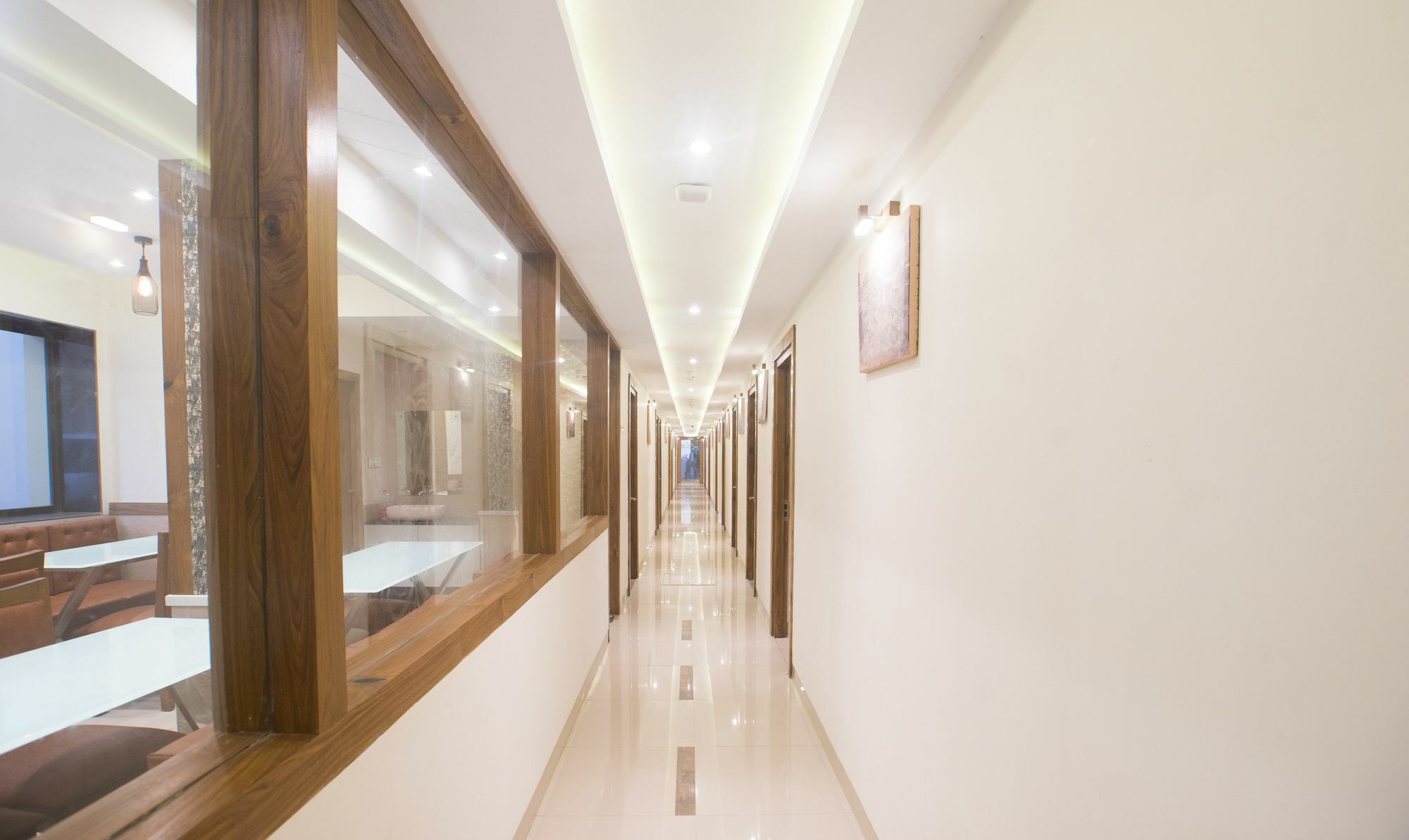 Treebo Amber International Hotel Mumbai  Buitenkant foto