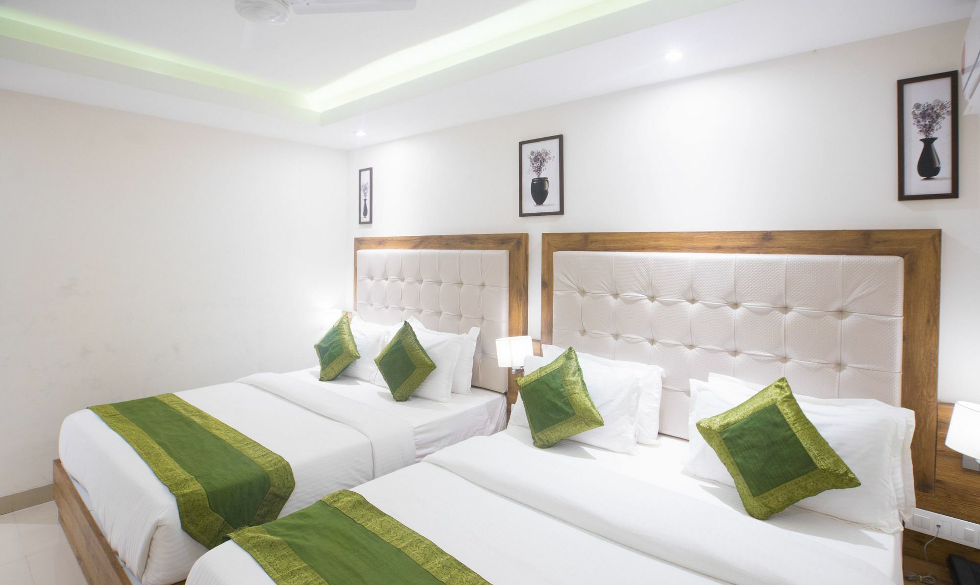 Treebo Amber International Hotel Mumbai  Buitenkant foto