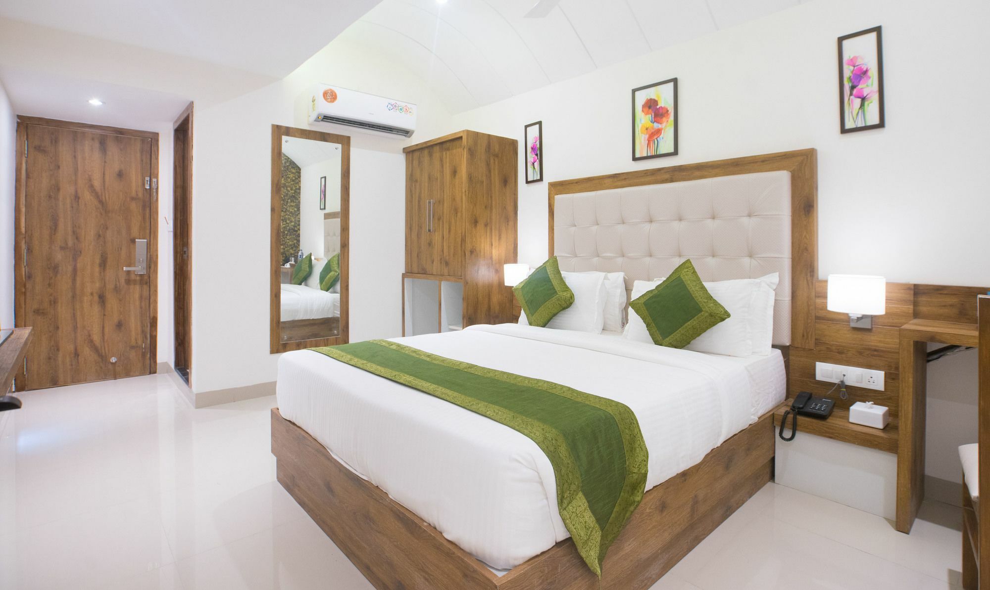 Treebo Amber International Hotel Mumbai  Buitenkant foto